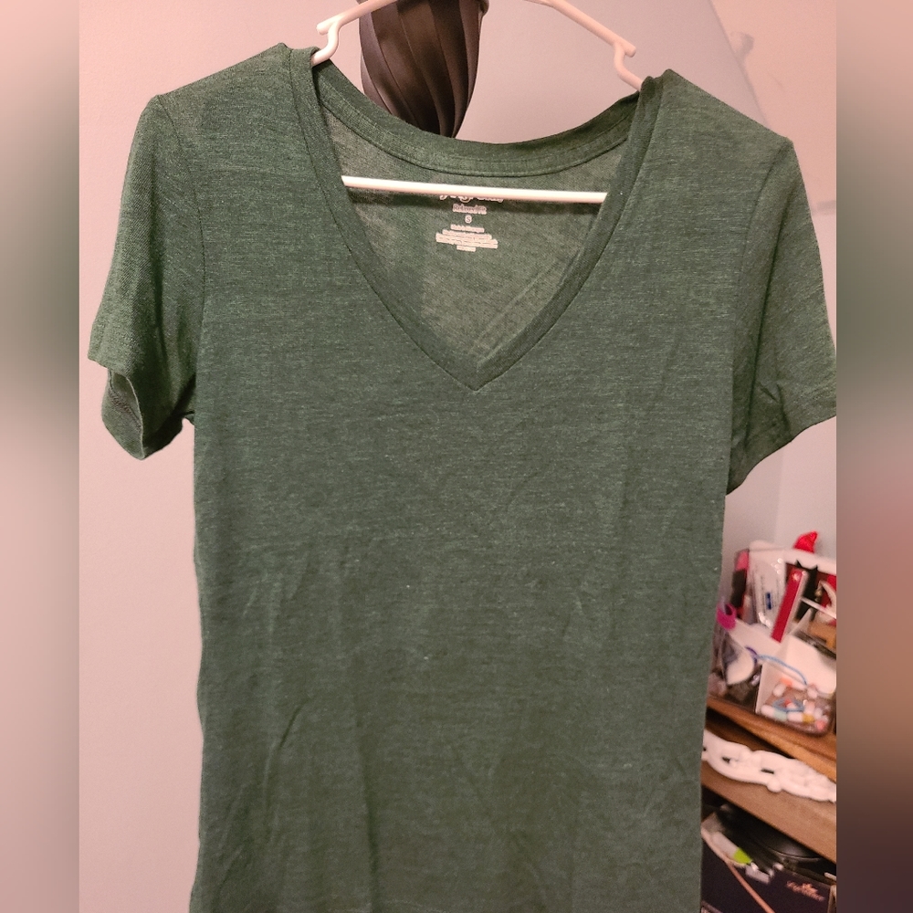 Green short sleeved tee shirt